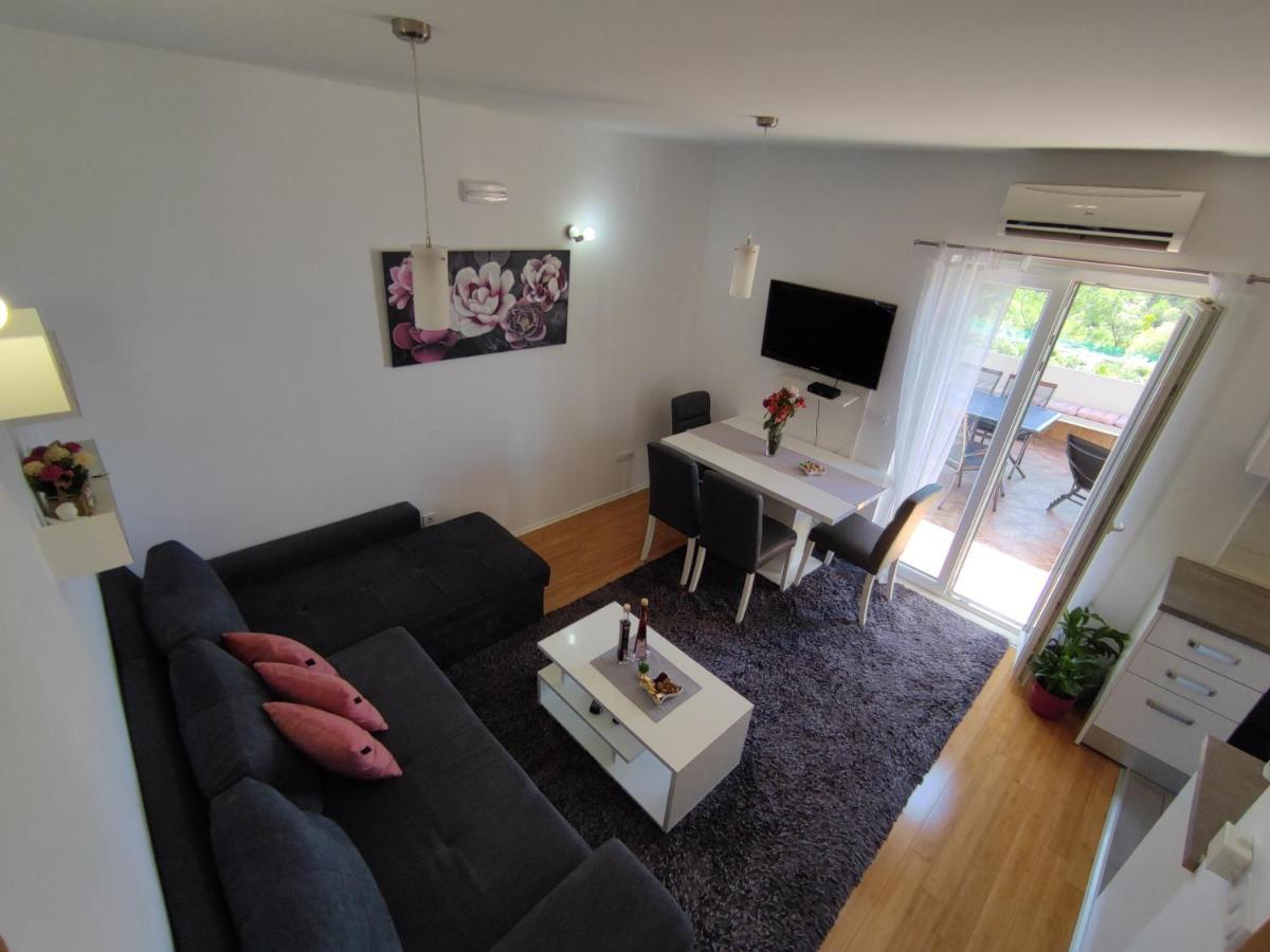 Apartments Kola Banići Eksteriør billede